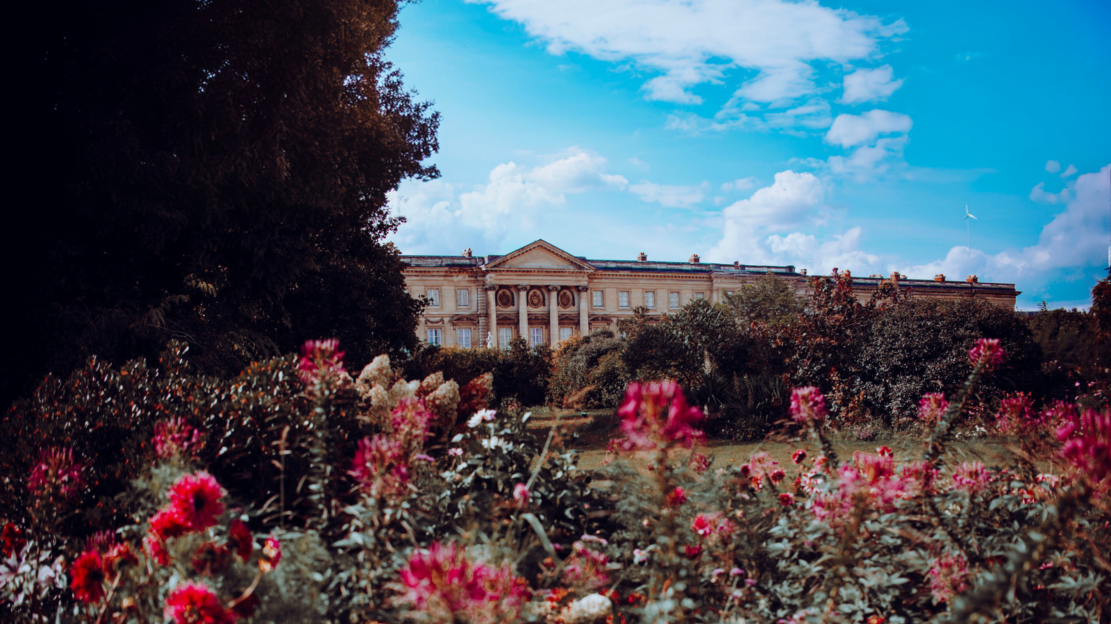 Nestled In France's Oise River Valley Is A Tourist-Free 'Mini Paris' City With Art, Culture, And Greenery
