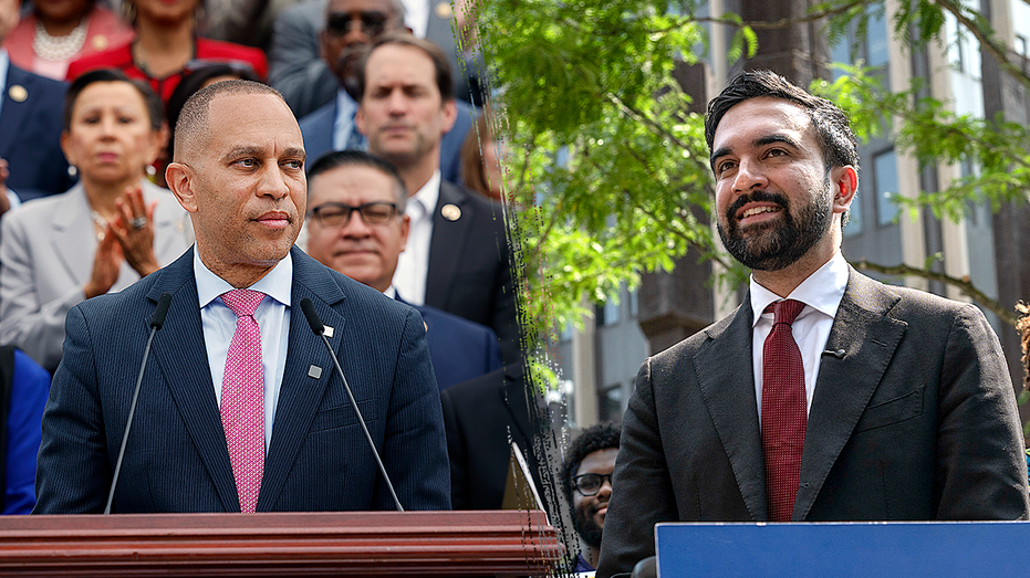 Vulnerable Democrats hammered with scathing ad handcuffing them to Mamdani, Jeffries