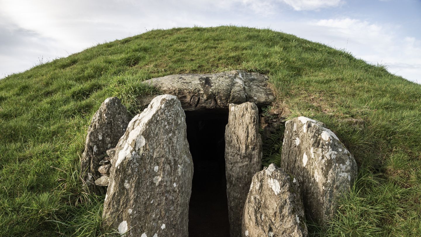 Archaeologists Found Trapezoidal Tombs Older Than the Egyptian Pyramids
