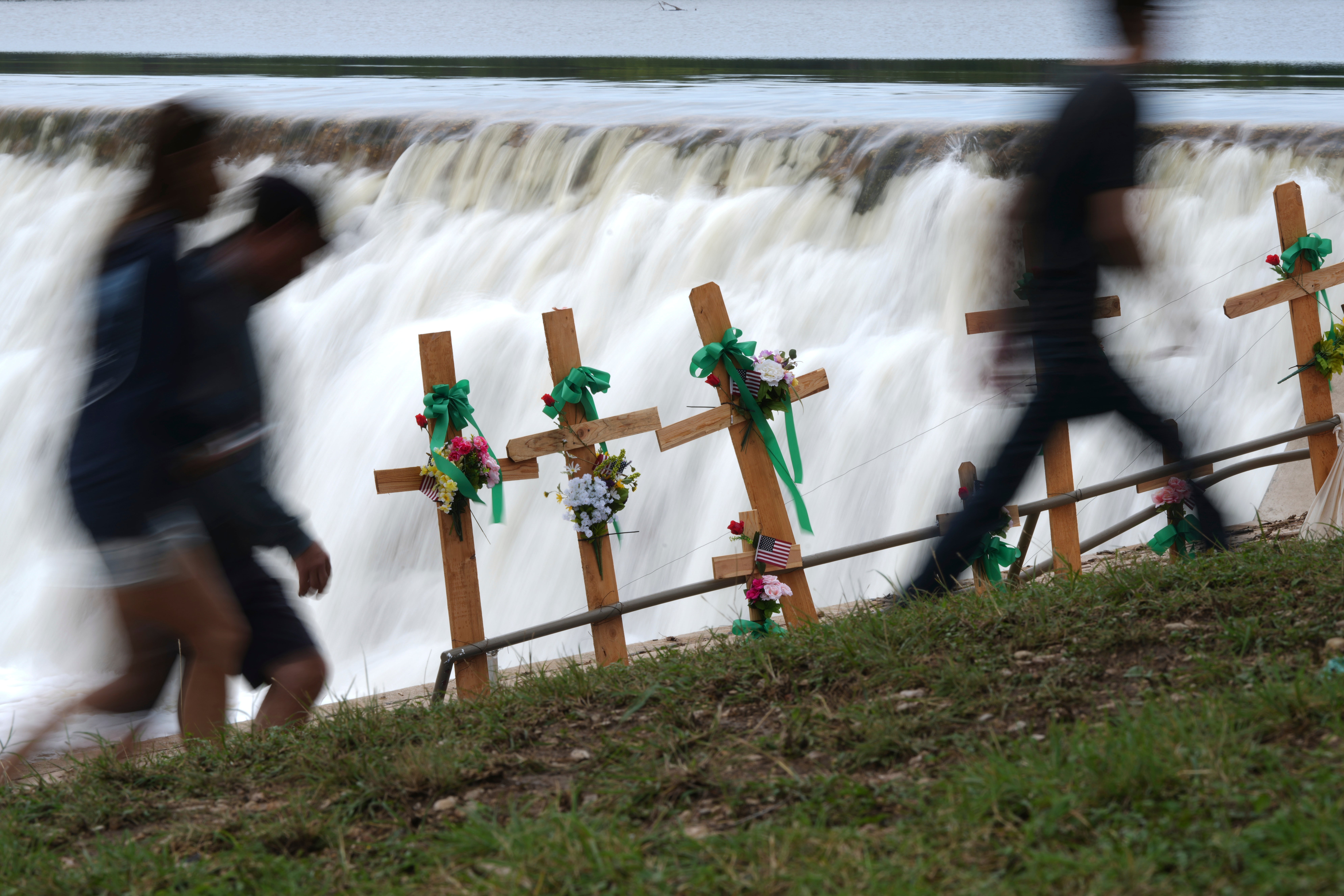 Texas floods death toll climbs to 132 as dozens rescued after new flash floods: Live