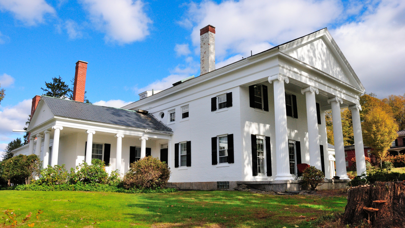 Hidden Between Three New England Rivers Is A Walkable Massachusetts City With A Picturesque Downtown