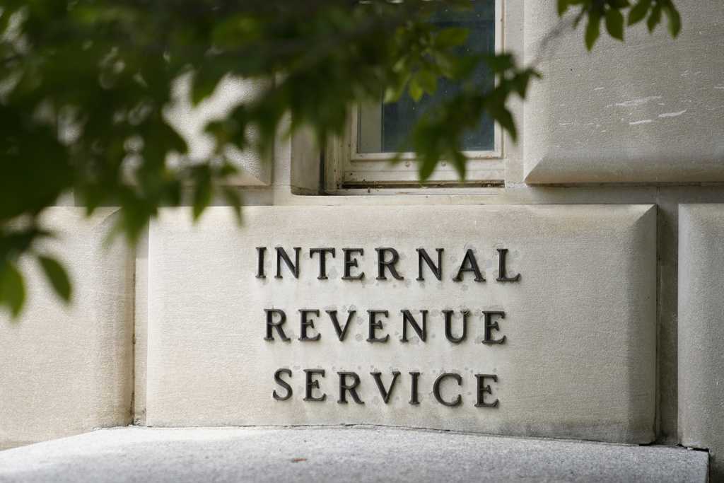 Pastors who endorse political candidates shouldn't lose tax-exempt status, IRS says in filing