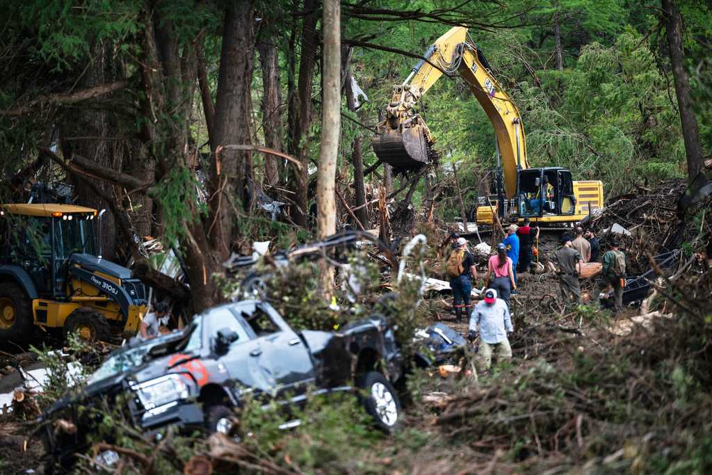 Deadly Texas flash floods prompt scrutiny of emergency alerts and federal response